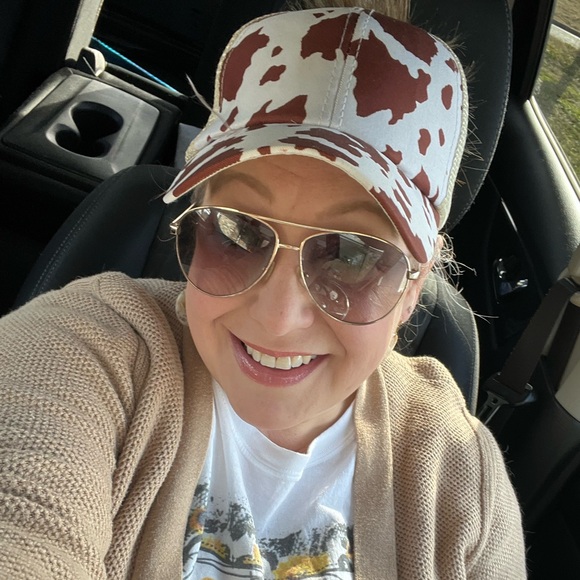 Meet your Posher, Tiffany - Picture 3 of 16